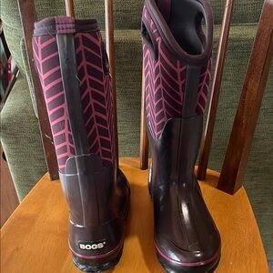 Bogs Women's Black and Purple Winter Boots